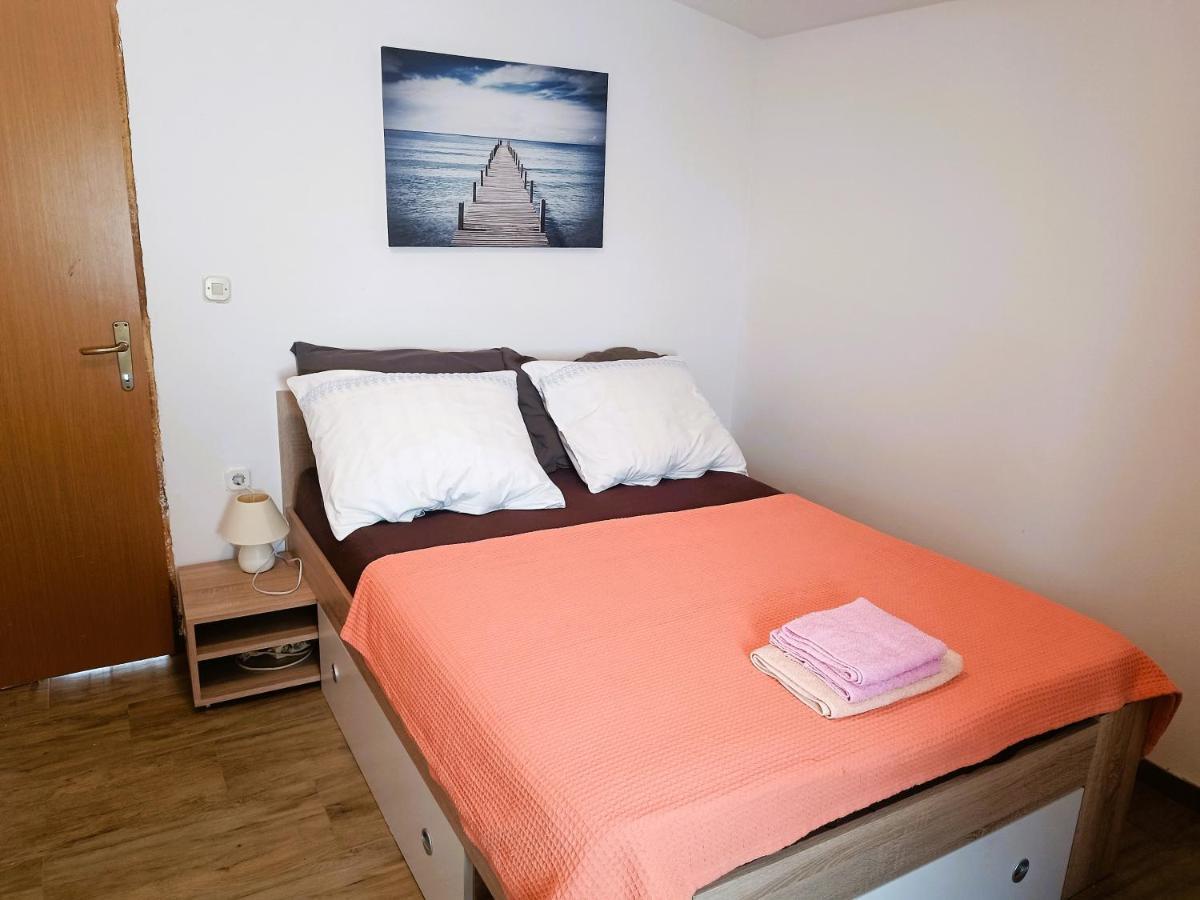 Apartments Babic 50 Meters From The Beach Vir Exterior photo